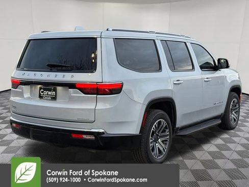 Used 2022 Jeep Wagoneer Series III w/ Flexible Seating Group image 17