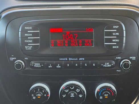 Used 2016 Kia Soul image 12