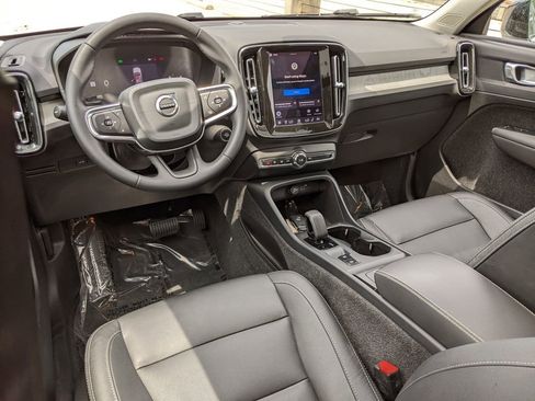 Certified 2024 Volvo XC40 B5 Core AWD/4WD image 12