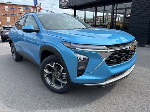 New 2026 Chevrolet Trax LT w/ LT Convenience Package FWD image 3