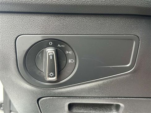 Certified 2022 Volkswagen Tiguan SE image 23