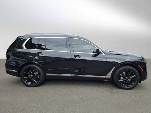 Used 2025 BMW X7 xDrive40i w/ Premium Package AWD/4WD image 2