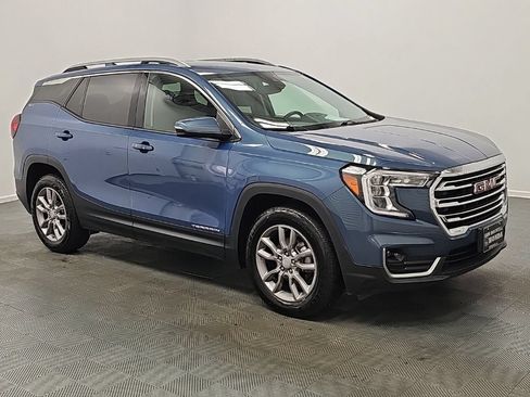 Used 2024 GMC Terrain SLT AWD/4WD image 2