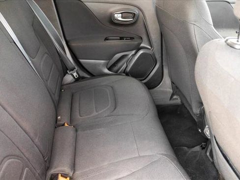 Used 2019 Jeep Renegade Latitude AWD/4WD image 28