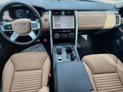 New 2026 Land Rover Discovery Limited Edition AWD/4WD image 17