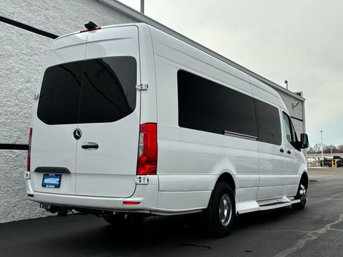 Used 2019 Mercedes-Benz Sprinter 170 w/ Driver Convenience Package image 7