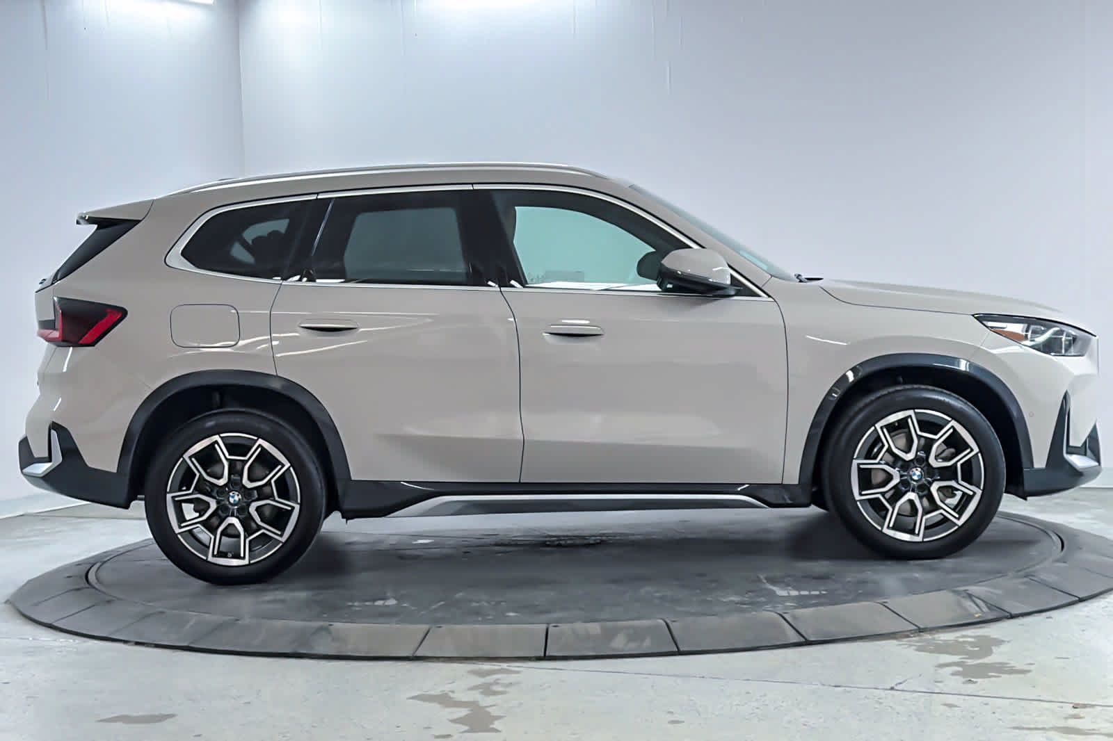 Used 2026 BMW X1 xDrive28i w/ Convenience Package AWD/4WD image 8