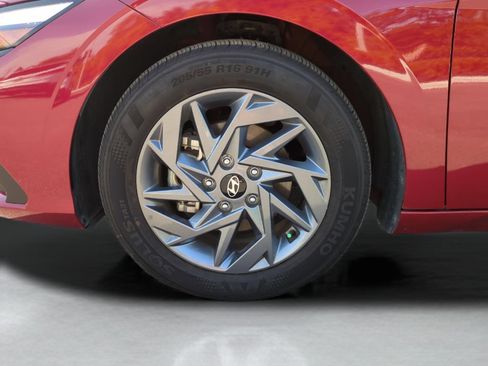 Certified 2024 Hyundai Elantra SEL FWD image 24