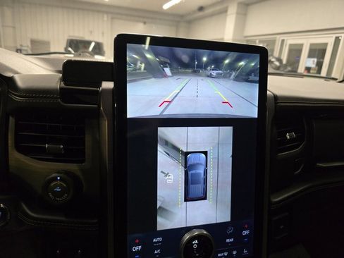 Used 2023 Ford Expedition Platinum image 26