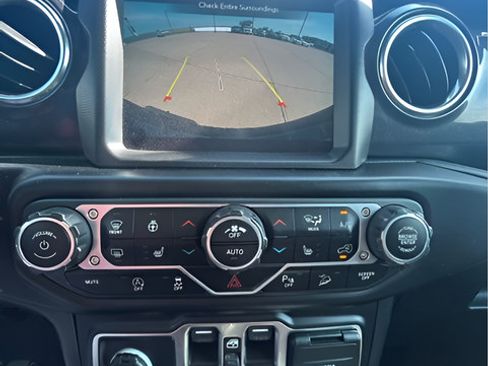 Used 2021 Jeep Wrangler Unlimited Sahara AWD/4WD image 21