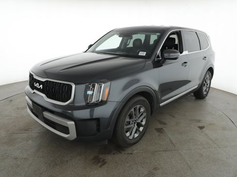 Used 2024 Kia Telluride LX image 11