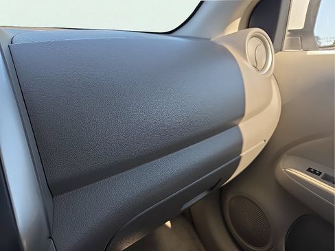 Used 2014 Nissan Versa FWD image 21