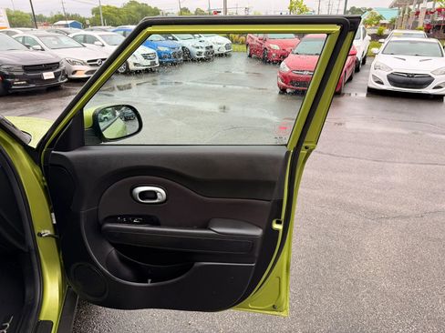 Used 2018 Kia Soul FWD image 17