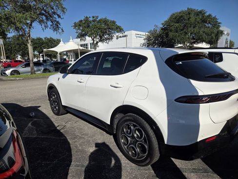 Used 2025 Alfa Romeo Tonale w/ Premium Package AWD/4WD image 4