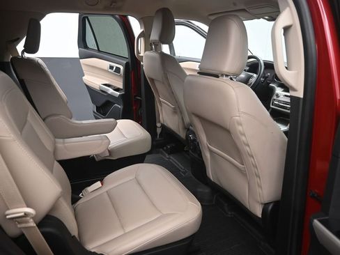 Certified 2022 Ford Explorer XLT w/ Equipment Group 202A RWD image 14