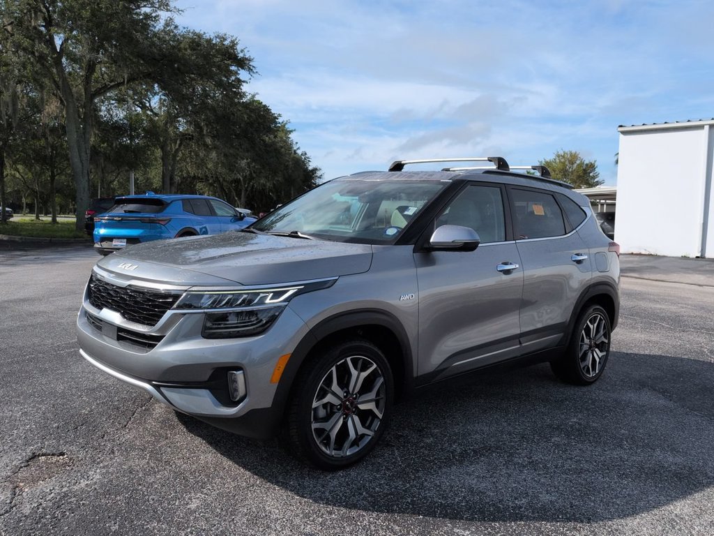 Used 2023 Kia Seltos SX w/ SX Sunroof Package AWD/4WD image 8