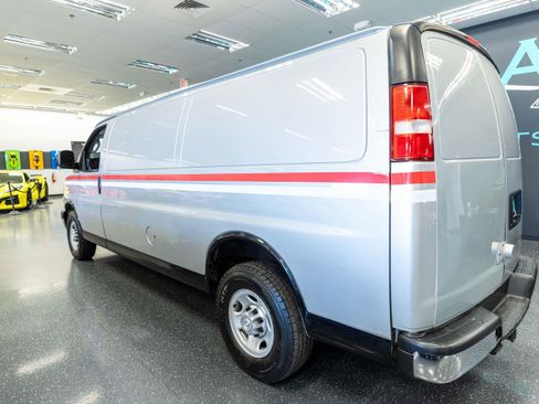 Used 2017 Chevrolet Express 3500 Extended RWD image 15