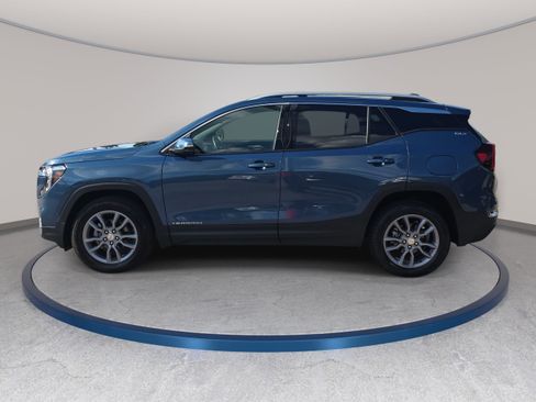 Used 2024 GMC Terrain SLT AWD/4WD image 7