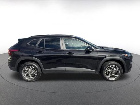 Used 2025 Chevrolet Trax LT image 16