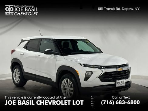 Used 2025 Chevrolet TrailBlazer LS w/ LS Convenience Package AWD/4WD image 1