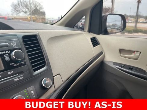 Used 2014 Toyota Sienna L image 21