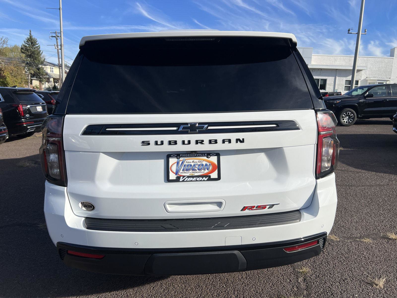 Used 2024 Chevrolet Suburban RST w/ Luxury Package AWD/4WD image 6