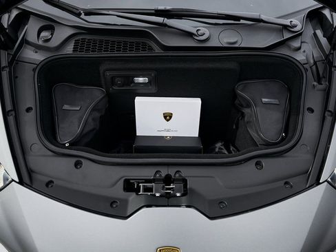 Used 2023 Lamborghini Huracan EVO image 18