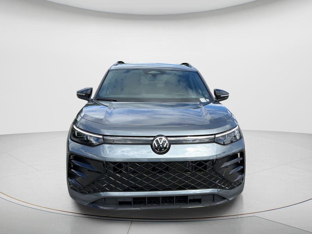 New 2026 Volkswagen Tiguan SE R-Line FWD image 2