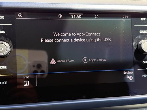 Certified 2024 Volkswagen Taos SE image 9