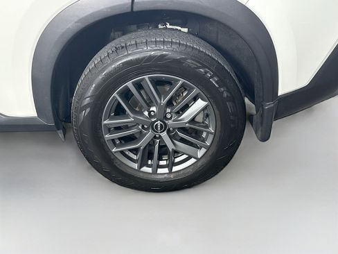 Used 2023 Nissan Rogue S image 11