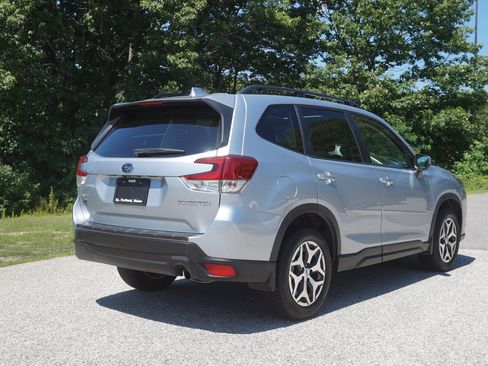 Used 2023 Subaru Forester Premium AWD/4WD image 6