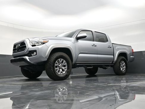 Used 2019 Toyota Tacoma SR5 w/ SR5 Appearance Package (SM) RWD image 21