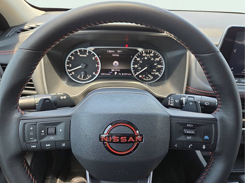 Used 2025 Nissan Rogue SV AWD/4WD image 24