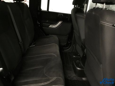 Used 2015 Jeep Wrangler Unlimited Rubicon w/ Connectivity Group image 26