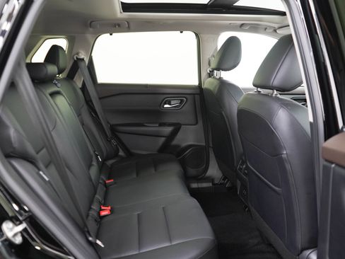 Used 2023 Nissan Rogue SV w/ SV Premium B Package AWD/4WD image 13