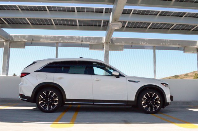 Used 2024 MAZDA CX-90 Plug-In Hybrid w/ Premium Plus AWD/4WD image 32