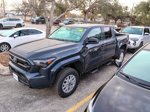 Used 2024 Toyota Tacoma SR image 3