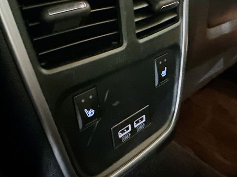 Used 2016 Chrysler 300 C Platinum w/ Safetytec Plus Group image 29