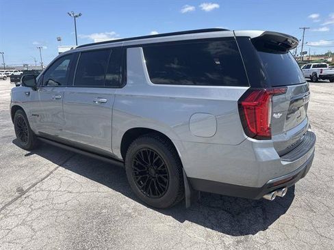 Used 2023 GMC Yukon XL AT4 AWD/4WD image 9