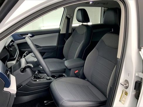 Certified 2022 Volkswagen Taos SE w/ Panoramic Sunroof Package image 21