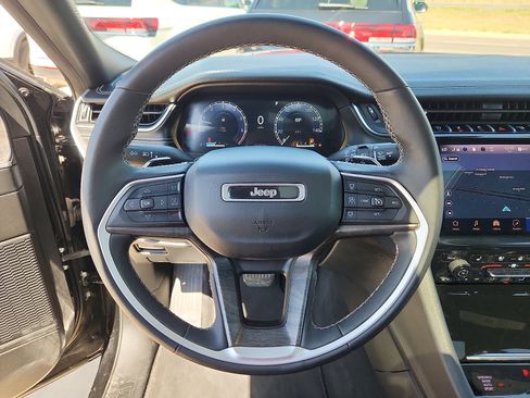 Used 2024 Jeep Grand Cherokee L Limited w/ Luxury Tech Group II AWD/4WD image 16