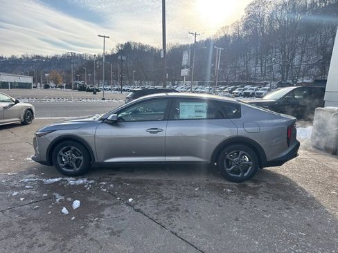 New 2025 Kia K4 LXS image 4