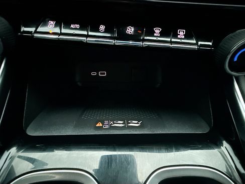 Used 2026 Chevrolet Traverse RS FWD image 32