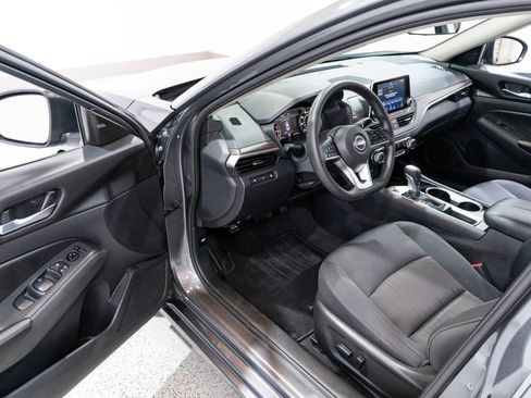 Used 2024 Nissan Altima 2.5 SV FWD image 12