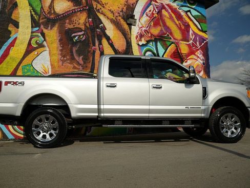 Used 2017 Ford F250 Lariat w/ Chrome Package image 10