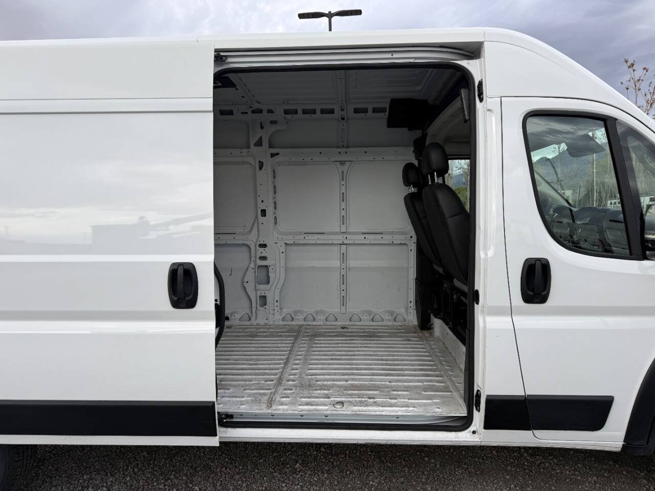 Used 2025 RAM ProMaster 2500 w/ Convenience Group FWD image 23