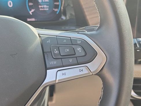 Used 2025 Volkswagen Atlas SE FWD image 21