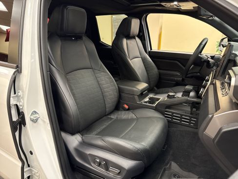 Used 2024 Toyota Tacoma TRD Sport w/ TRD Sport Premium Package AWD/4WD image 15