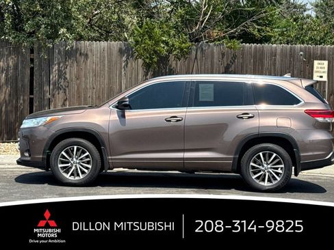 Used 2018 Toyota Highlander XLE AWD/4WD image 7