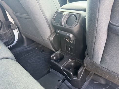 Used 2024 Jeep Gladiator Sport AWD/4WD image 35